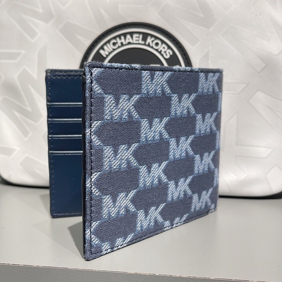 Michael Kors Men’s Women’s Cooper Logo Fabric Billfold Wallet Navy NWT
Unisex - Picture 8 of 16
